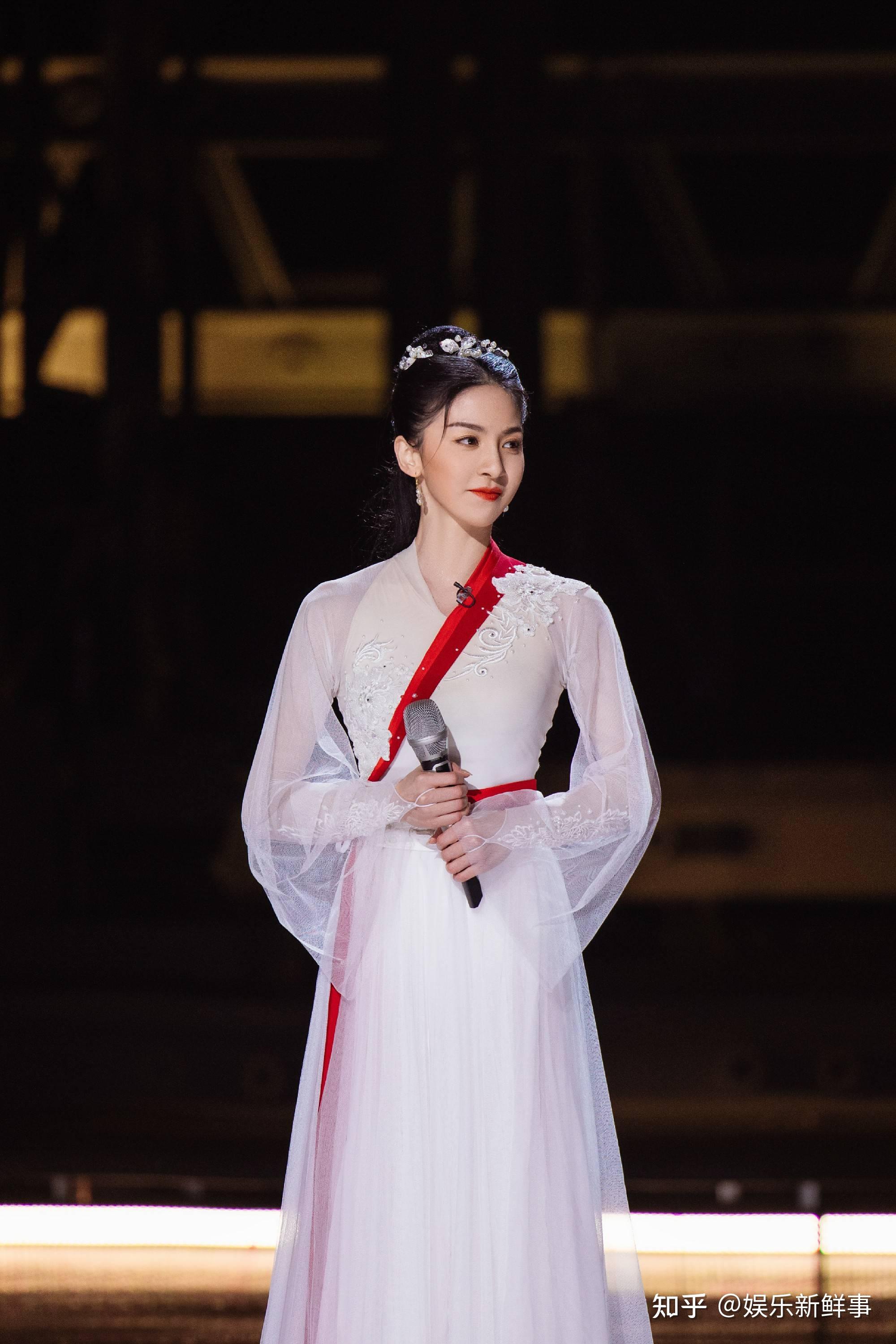 唐诗逸乘风破浪首秀一生所爱浪漫出圈