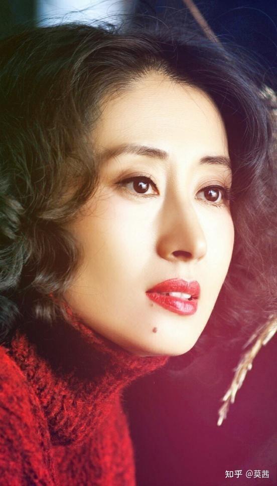 37岁离婚39岁爆红仅用两年就翻身的她到底积攒了多少委屈