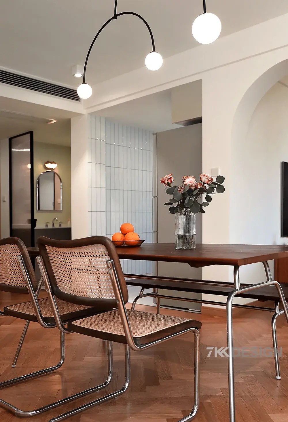 他们家的75㎡复古北欧风主卧缺衣帽间找玄关借