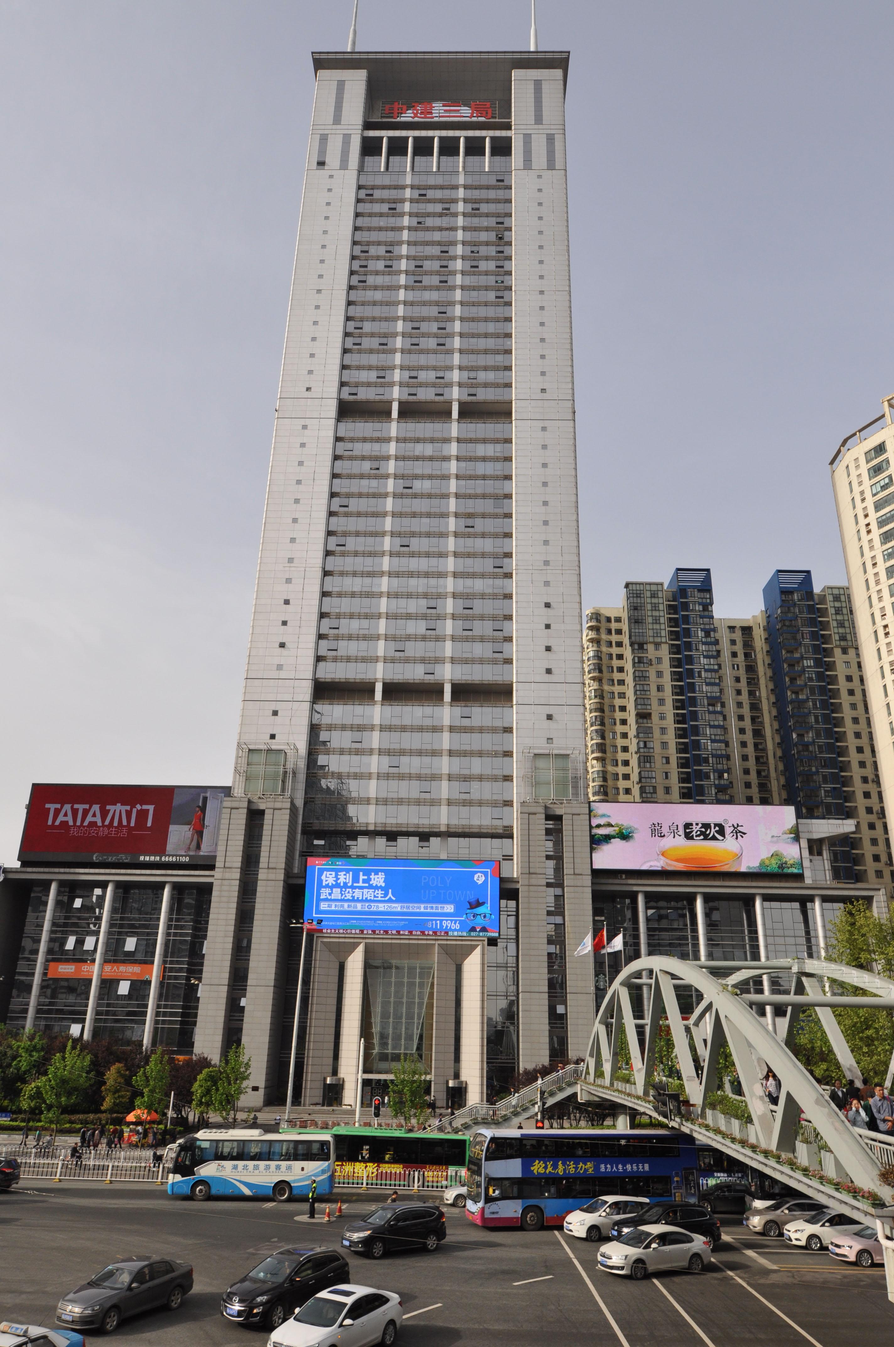 不论是步行,骑自行车,亦或乘坐公交车,还是开车,经过中建三局大楼时