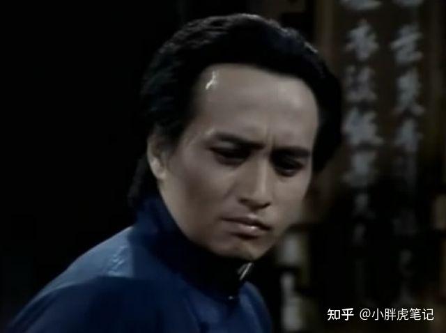 剧中,因为他的出演,让人有了看偶像剧的感觉,他饰演的龙海生英俊潇洒