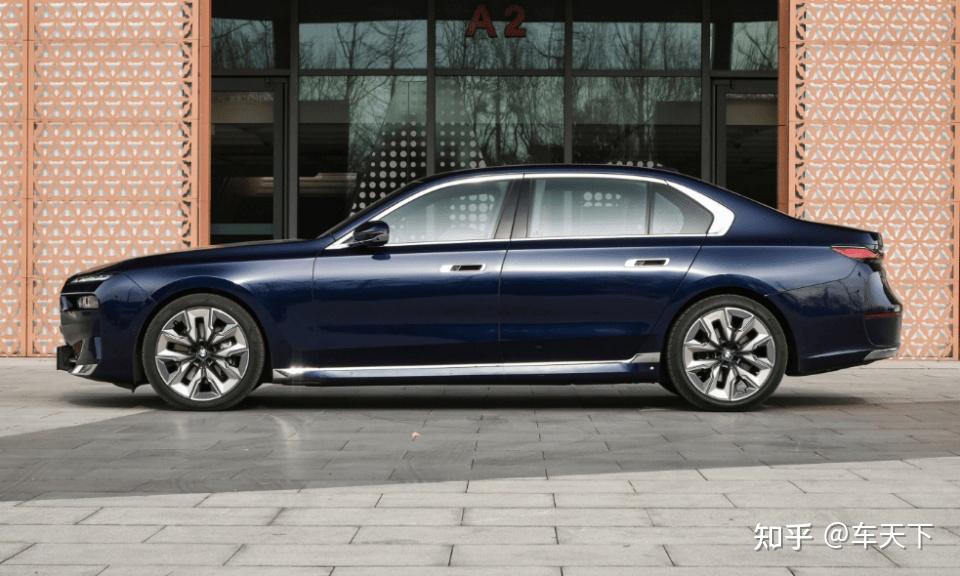 宝马价格一泻千里暴跌355万搭30t爆381马力后排犹于头等舱