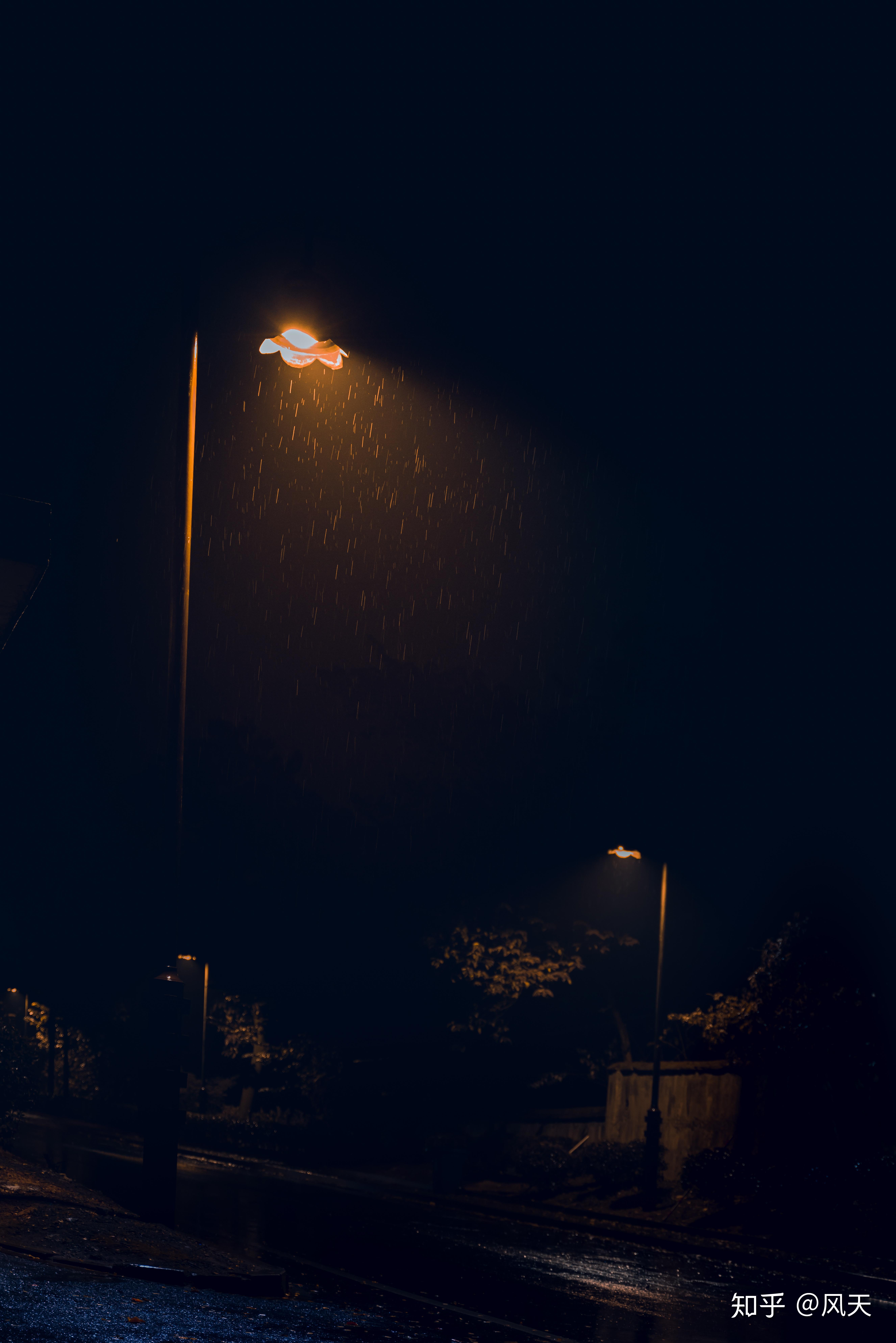 江湖夜雨十年灯