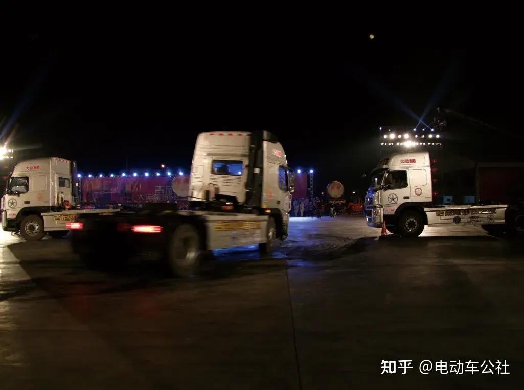 这家成立2年的中国车企卷疯了!