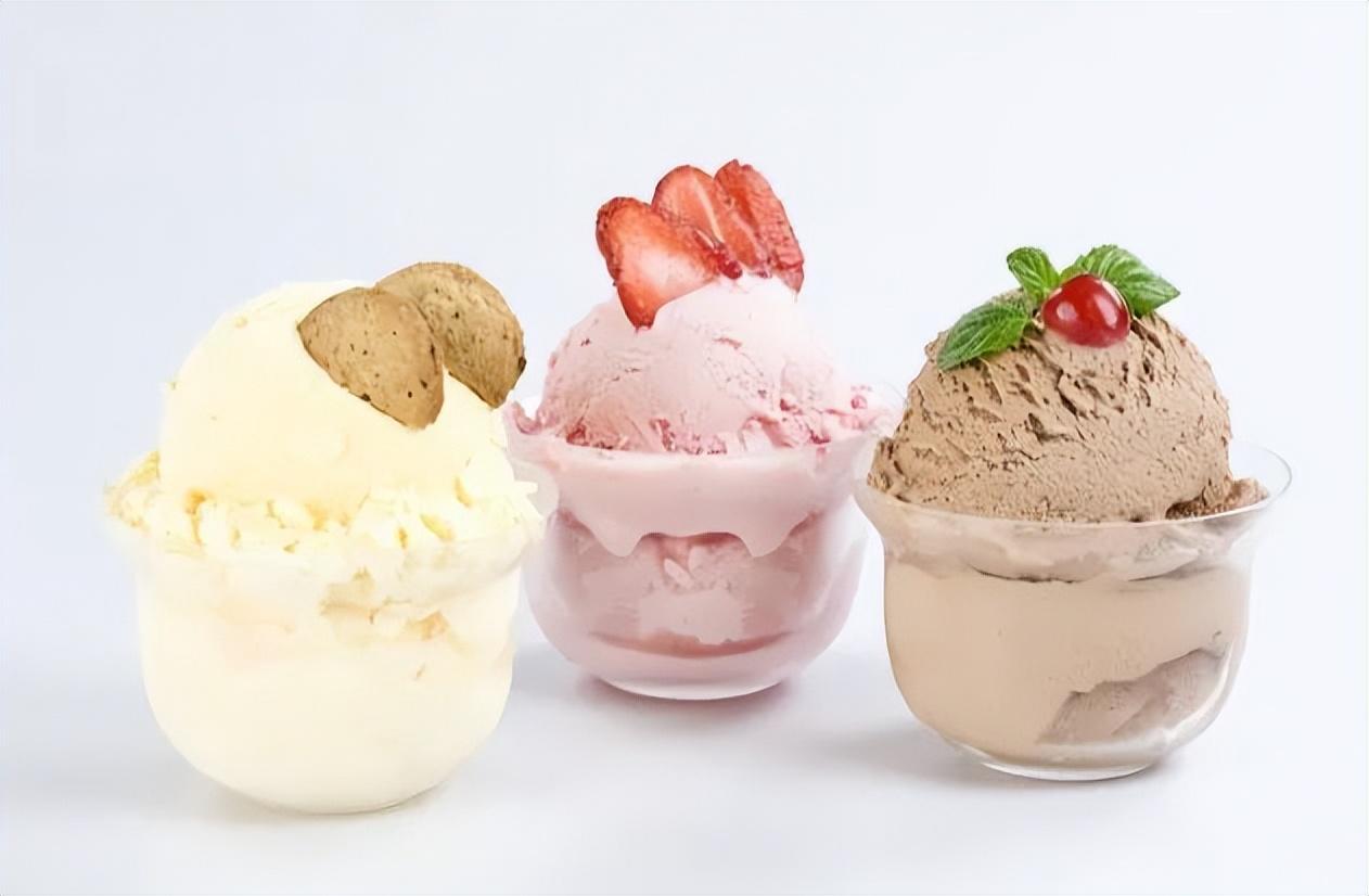 冰淇淋种类有奶油,酸奶,果蔬,圣代四种.