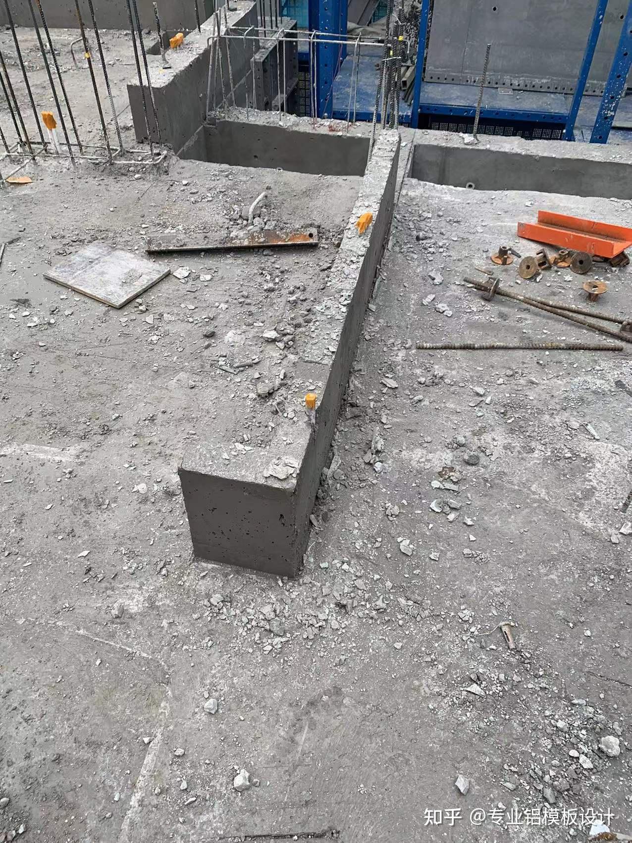 下面有我们吊模和反坎加固的样板效果,供大家参观.