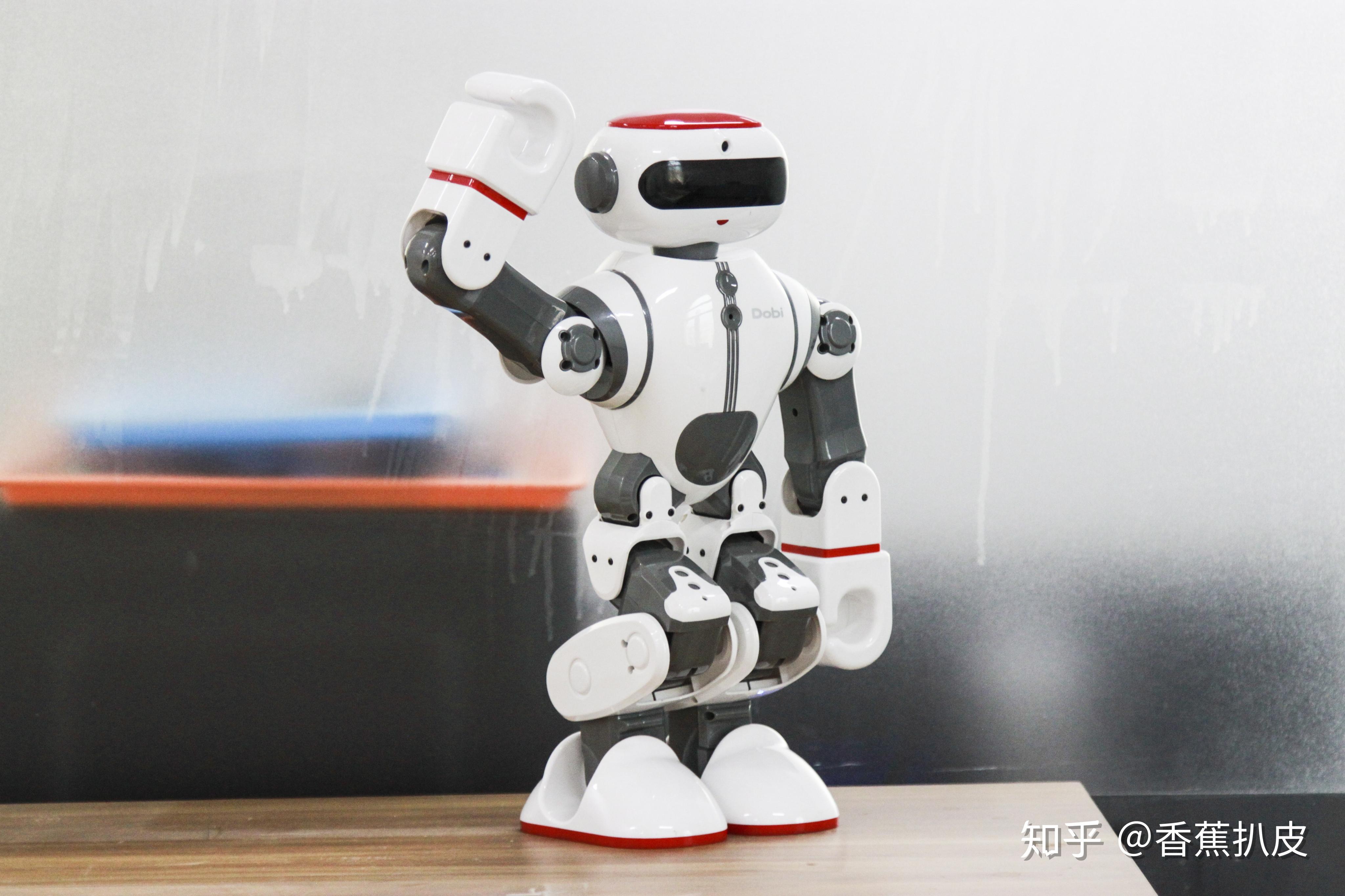 萝卜立方robo3:人形机器人dobi——科技新宠