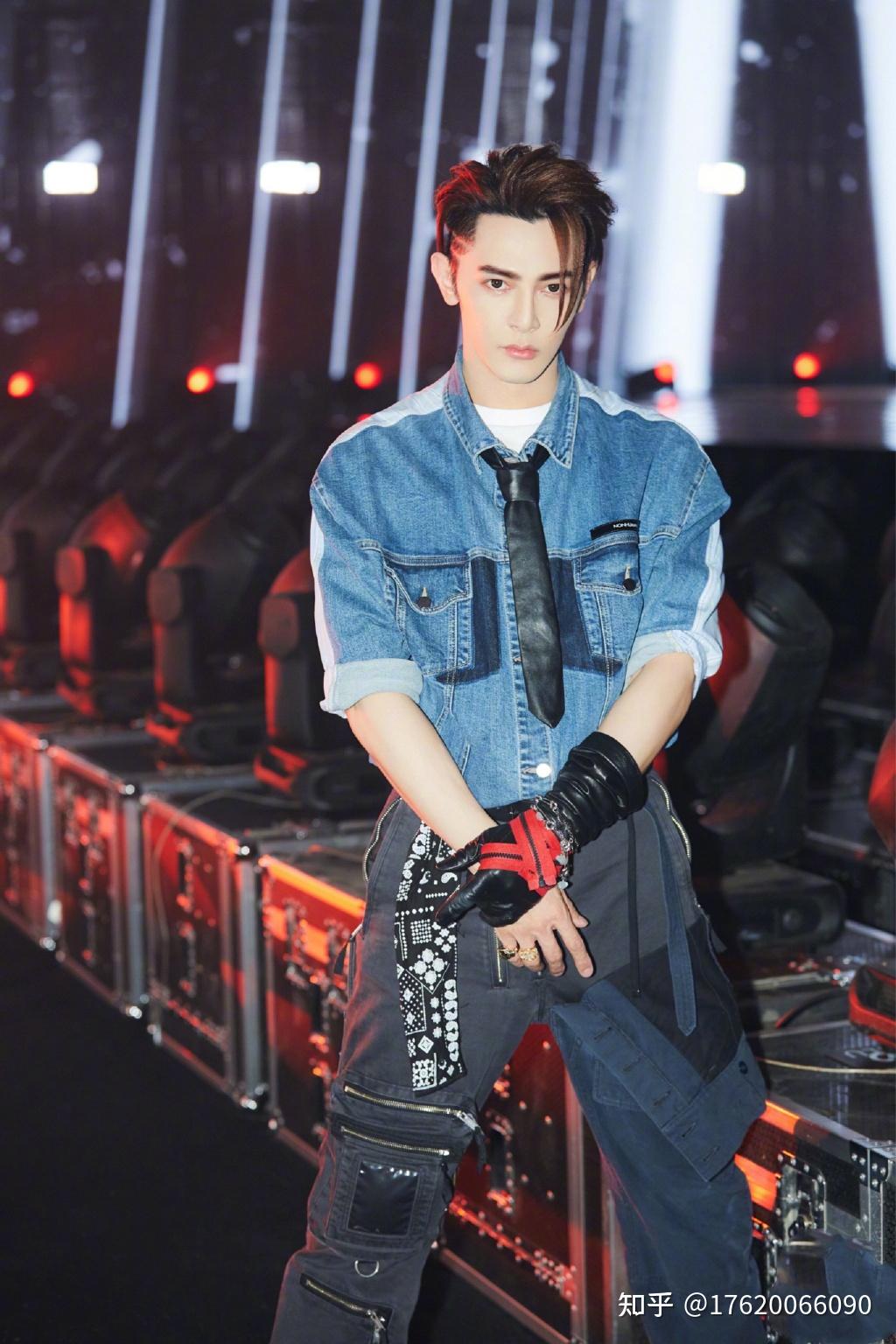 说起汪东城,大家都不陌生,1981年出生与台湾省台北市,是一名歌手,演员