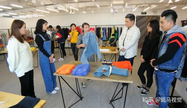 服装陈列培训课程技巧-泉州华南电脑设计培训中心新闻(服装陈列培训ppt)