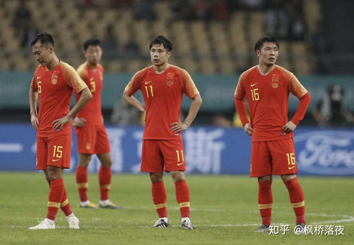 中国职业足球顶级联赛的赛场，我们见证两支胸前印着“武汉”的球队同场竞技。_亚洲杯_女足_1