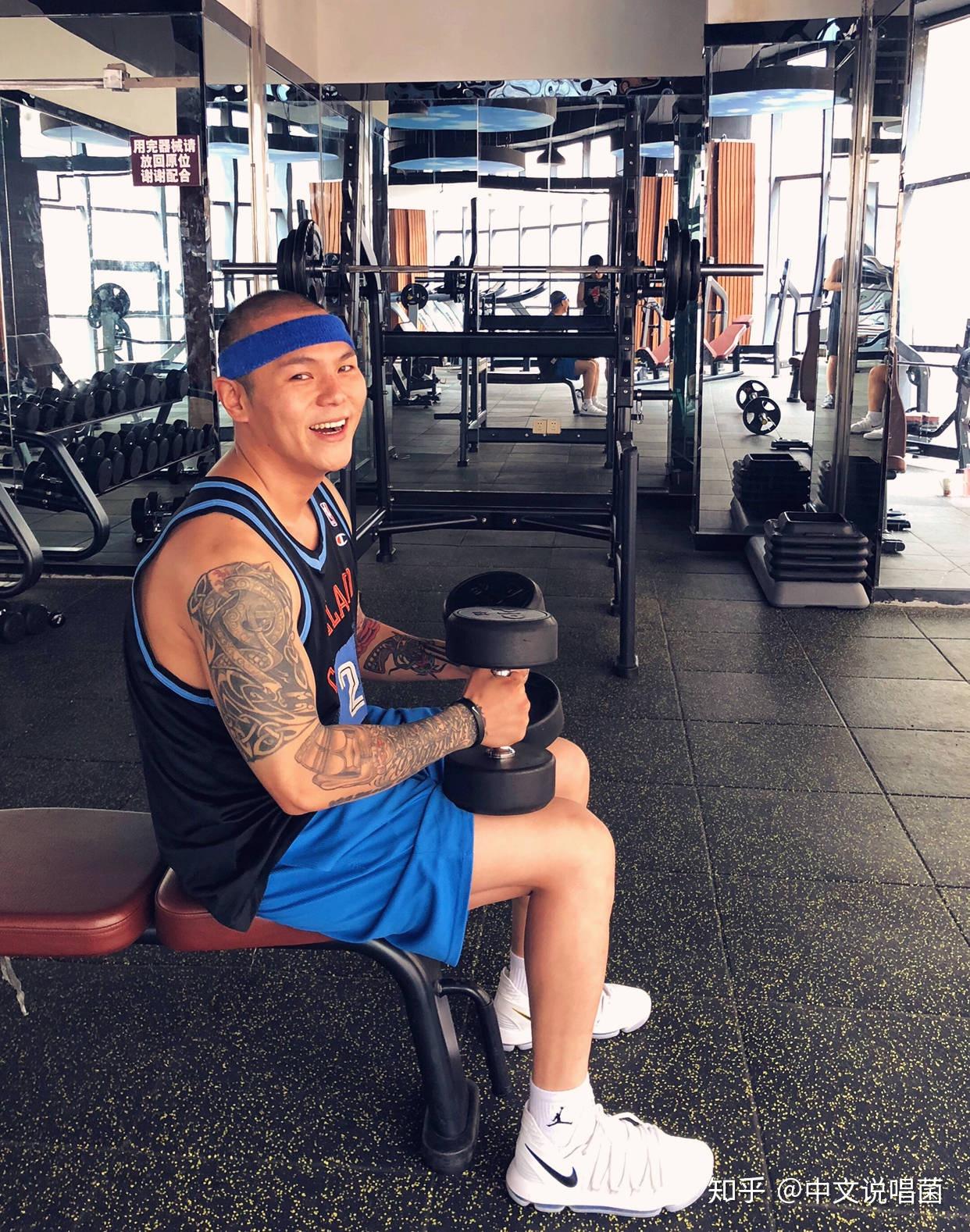 纹身或许,傻别退赛可能和三个因素有关系昨天,大傻在微博上宣布退出