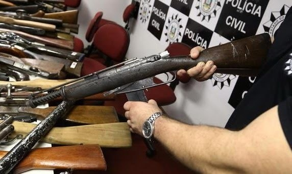 巴西查获的gew.88"老套筒冲锋枪" - 知乎