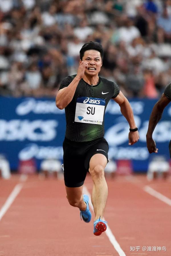 我们来看看跑的最快的黄种人在100m内能将自己的发型塑造成什么样.