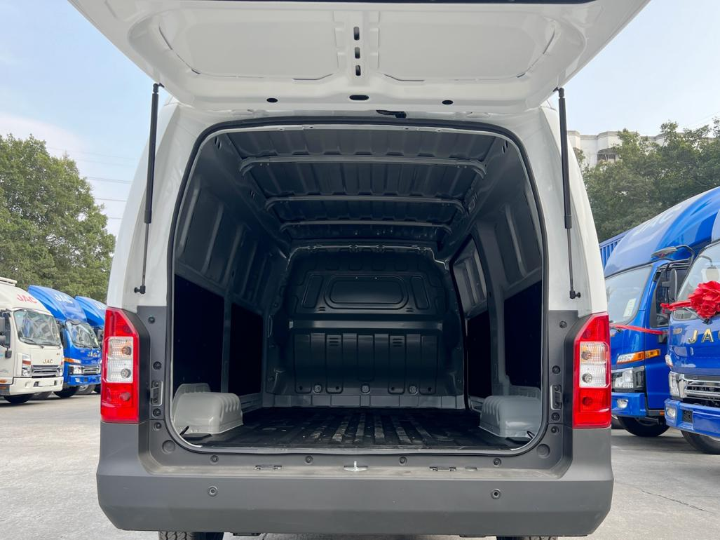 江淮蓝猫m1:纯电续航276公里,城配短途更加得心应手