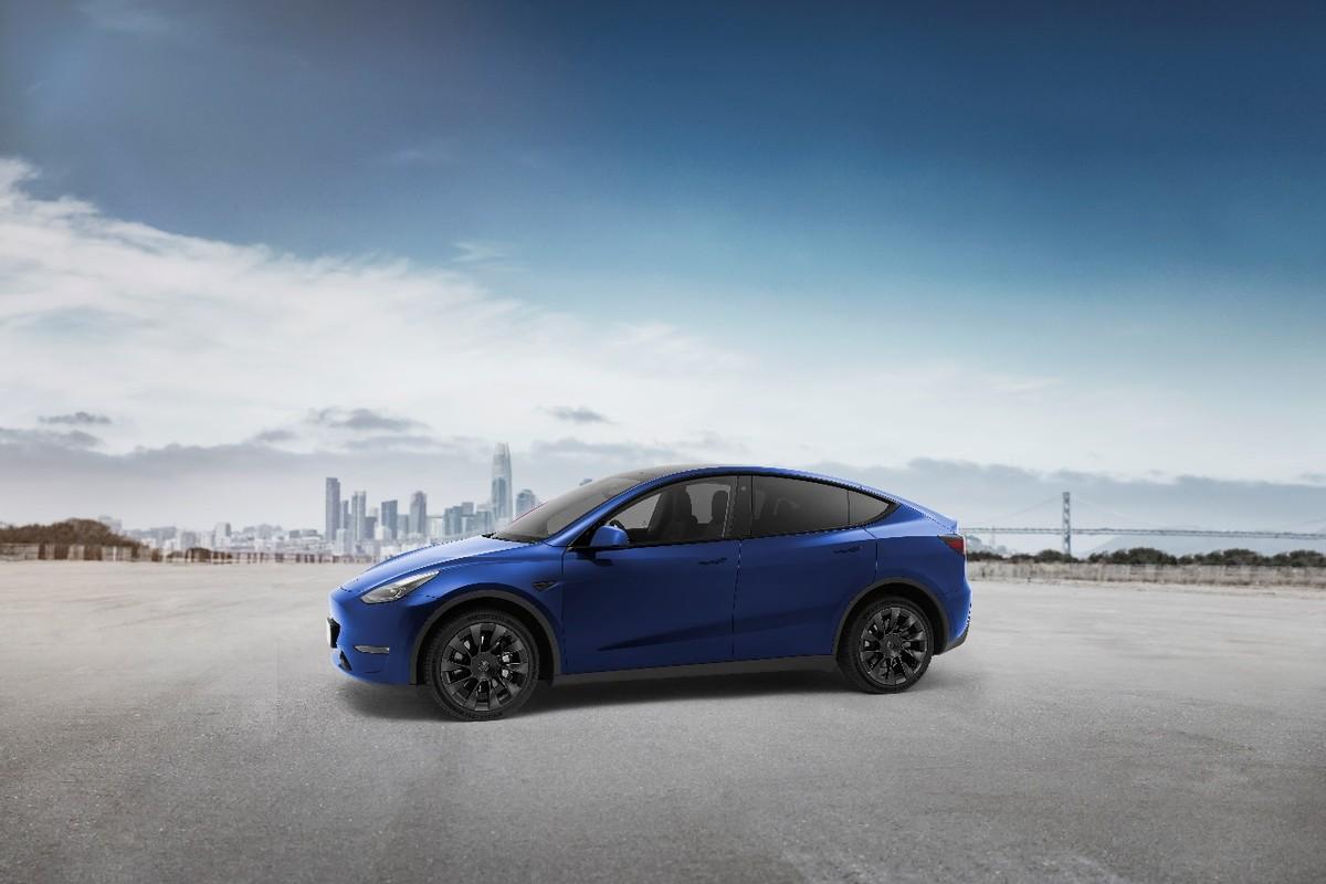 华东特斯拉标准续航版modely首交付开启绿色出行之旅