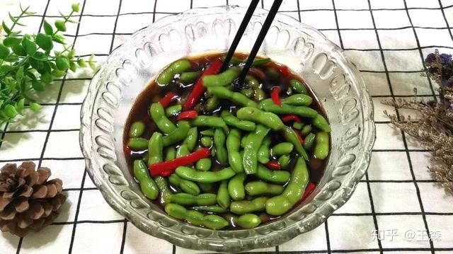怎么煮毛豆翠绿不变黄不腥 v2-1b31ac1f641921e6d5b75435ac7418cb_r.jpg