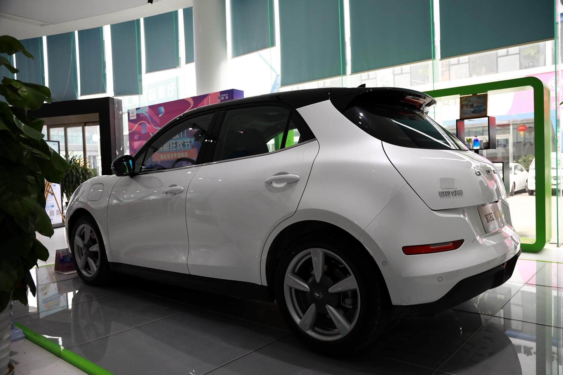 造型复古可爱欧拉好猫顶配版到店实拍续航可达501km