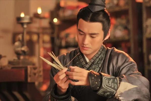 为何世人都怀疑王莽是“穿越者”?你看看他的妻子,穿的是什么? 知乎