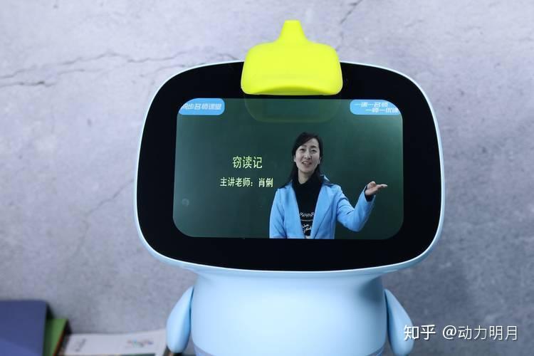 v2-1b69595353a866fe0337b44e854008ad_b.jpg 聪聪AI陪伴教育机器人的全面评测