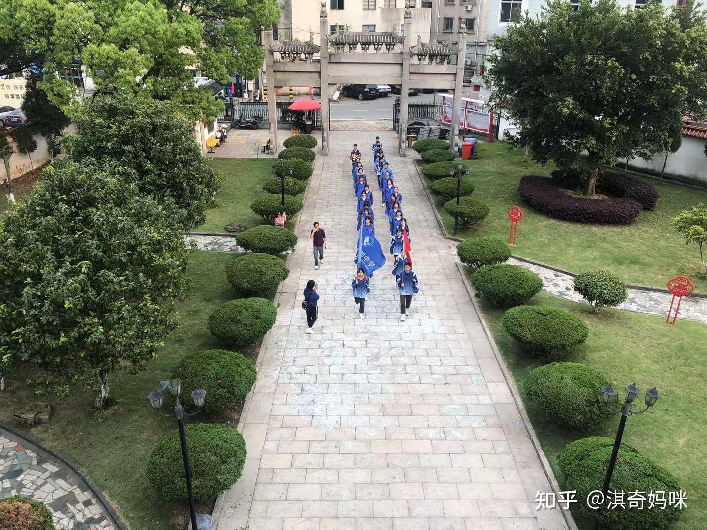 淇奇妈咪 致敬人民英雄 缅怀革命先烈 苍南县求知中学师生代表参加