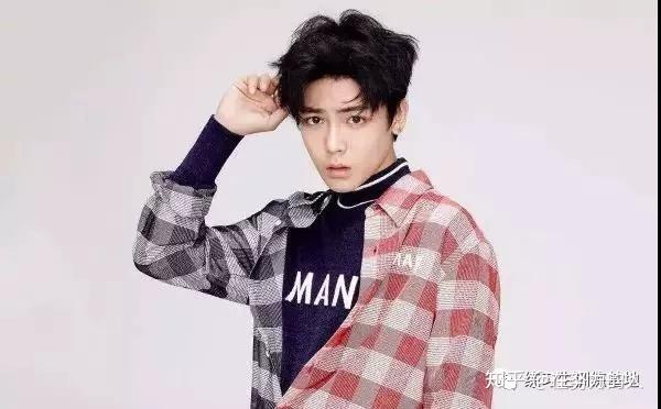 15岁去韩国当练习生17岁偶像出道22岁饰演男一号走红