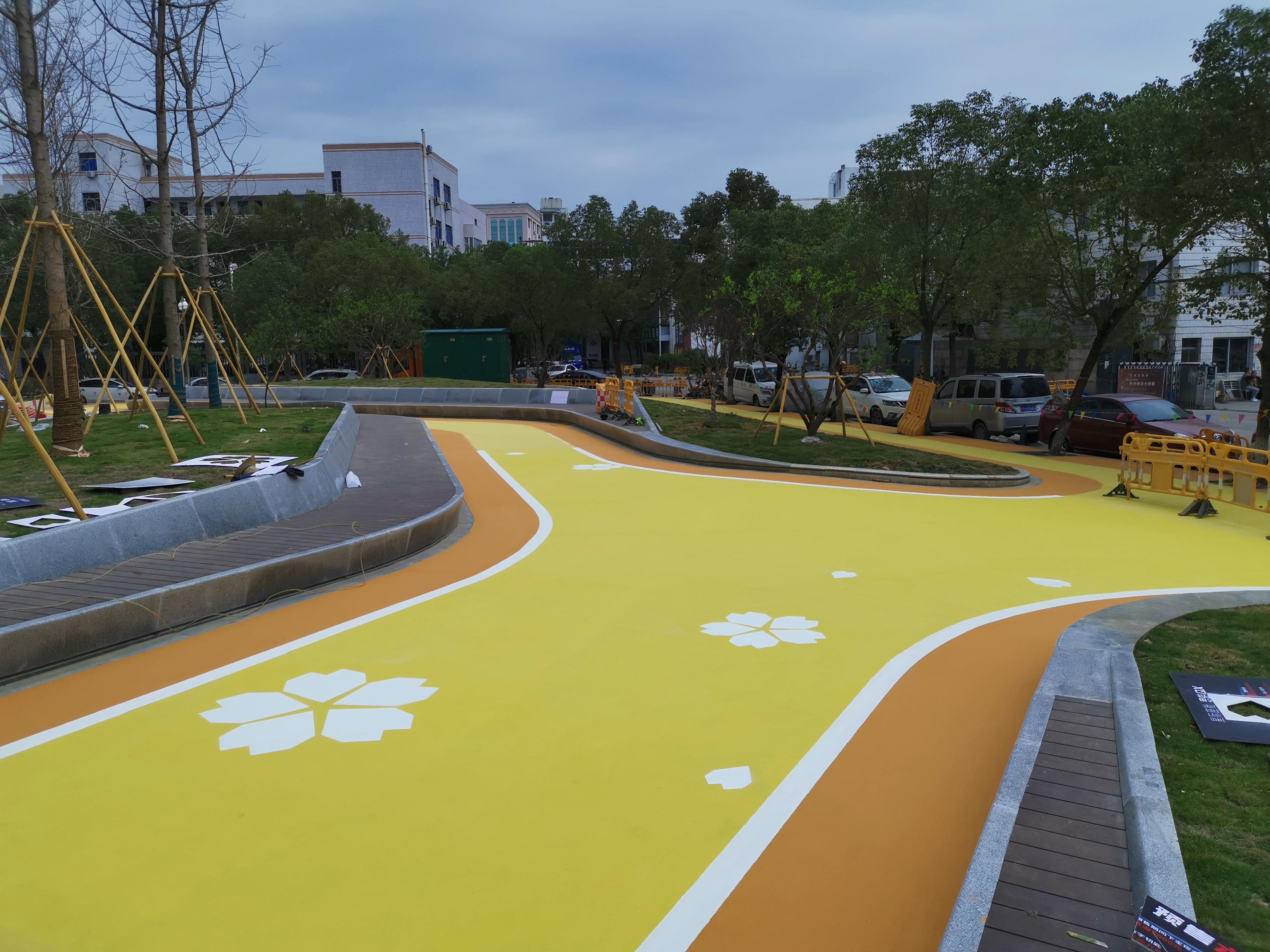 请问彩色防滑路面涂料有什么性能优势? - 知乎