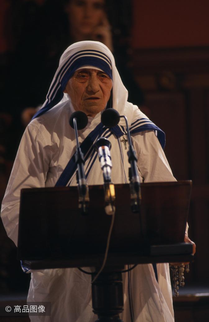 出生于南斯拉夫的特里萨嬷嬷,为何在印度享有极高声誉,死后国葬?