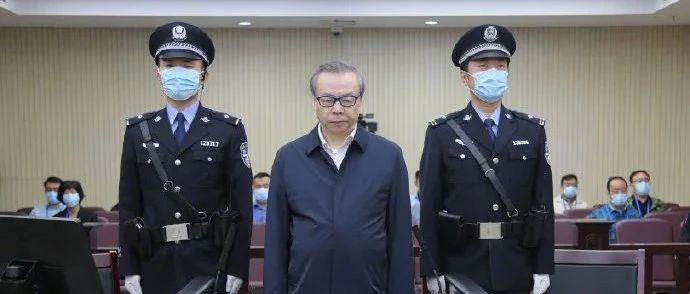 华融公司原董事长赖小民受贿贪污重婚案一审开庭