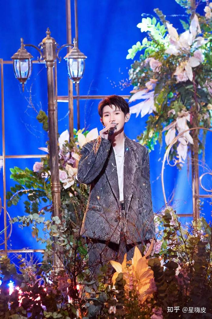 王源双台跨年演唱《穿过寒冬拥抱你》 美好治愈温暖迎新年 - 知乎