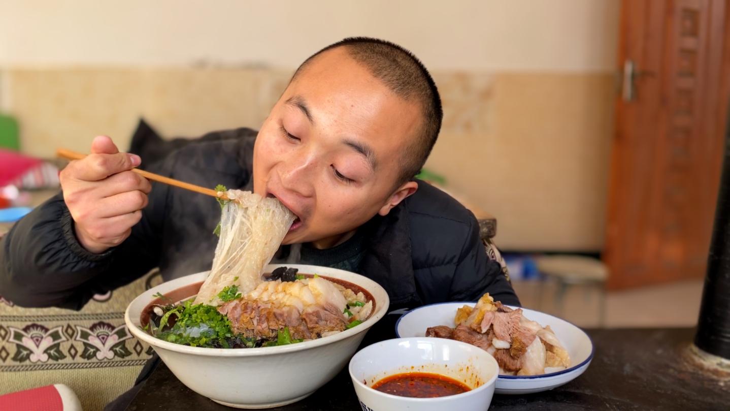 280买7斤山羊肉大冬做手把羊肉不放盐蘸着料汁吃过瘾