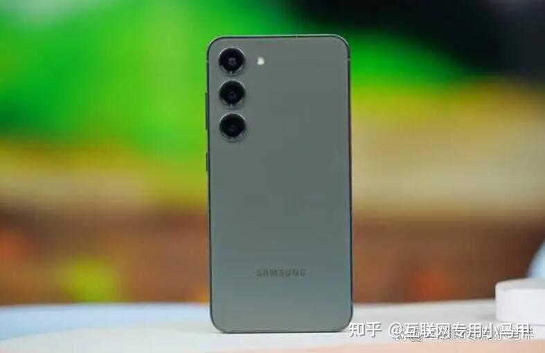 61小直屏骁龙8gen21000万长焦三星galaxys23值得入手吗