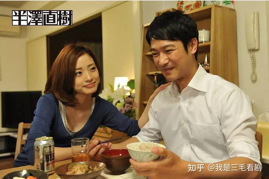 【日剧推荐】银行职员电视剧作品《半泽直树》由堺雅人和上户彩担任