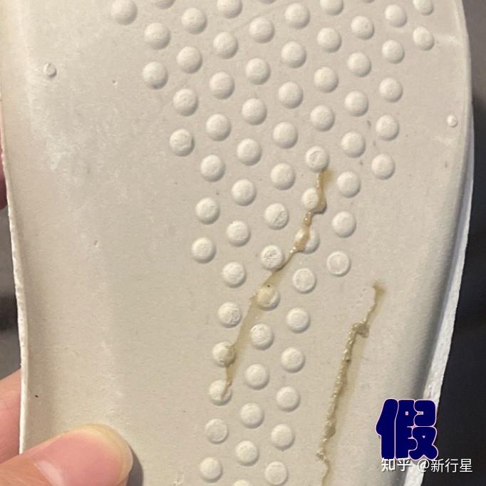 valentino华伦天奴96小牛皮运动鞋真假对比