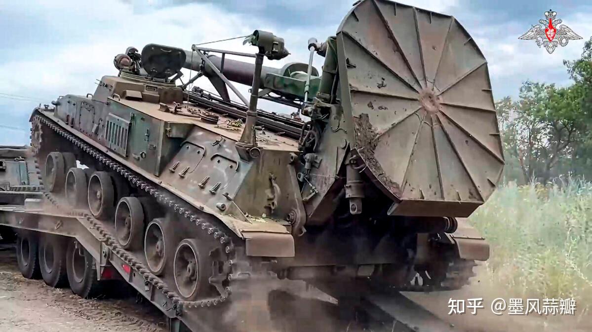 2s1和2s3自行榴弹炮,2s5自行火炮,2s4自行迫击炮(它也是目