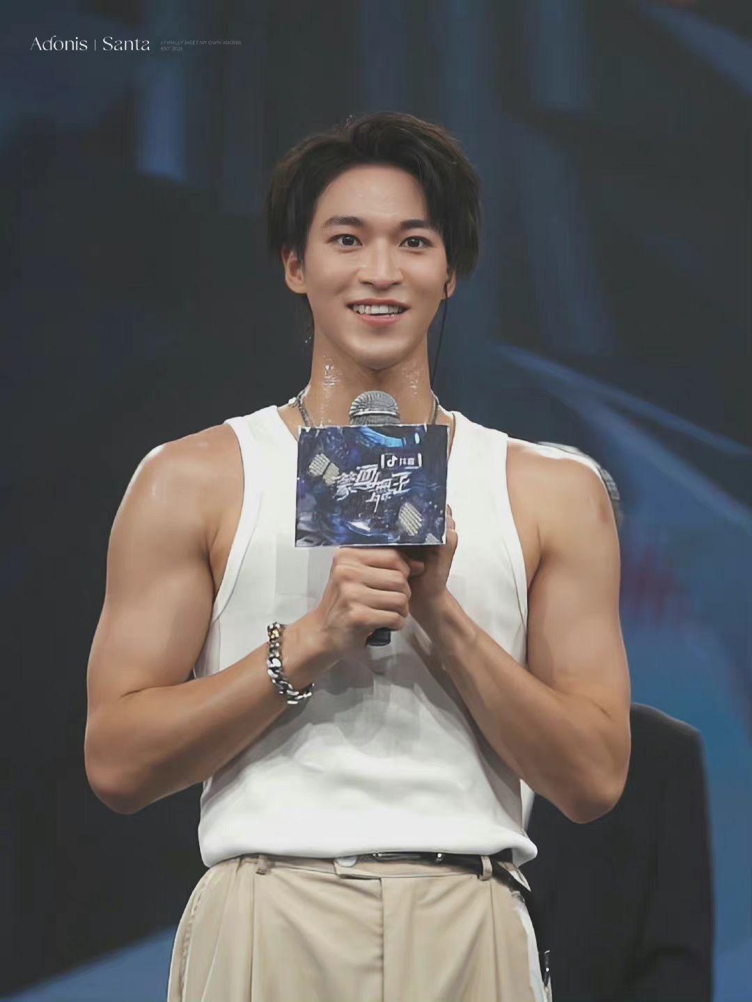 赞多的太平洋宽肩,使得他的头肩比异常优越,无论是