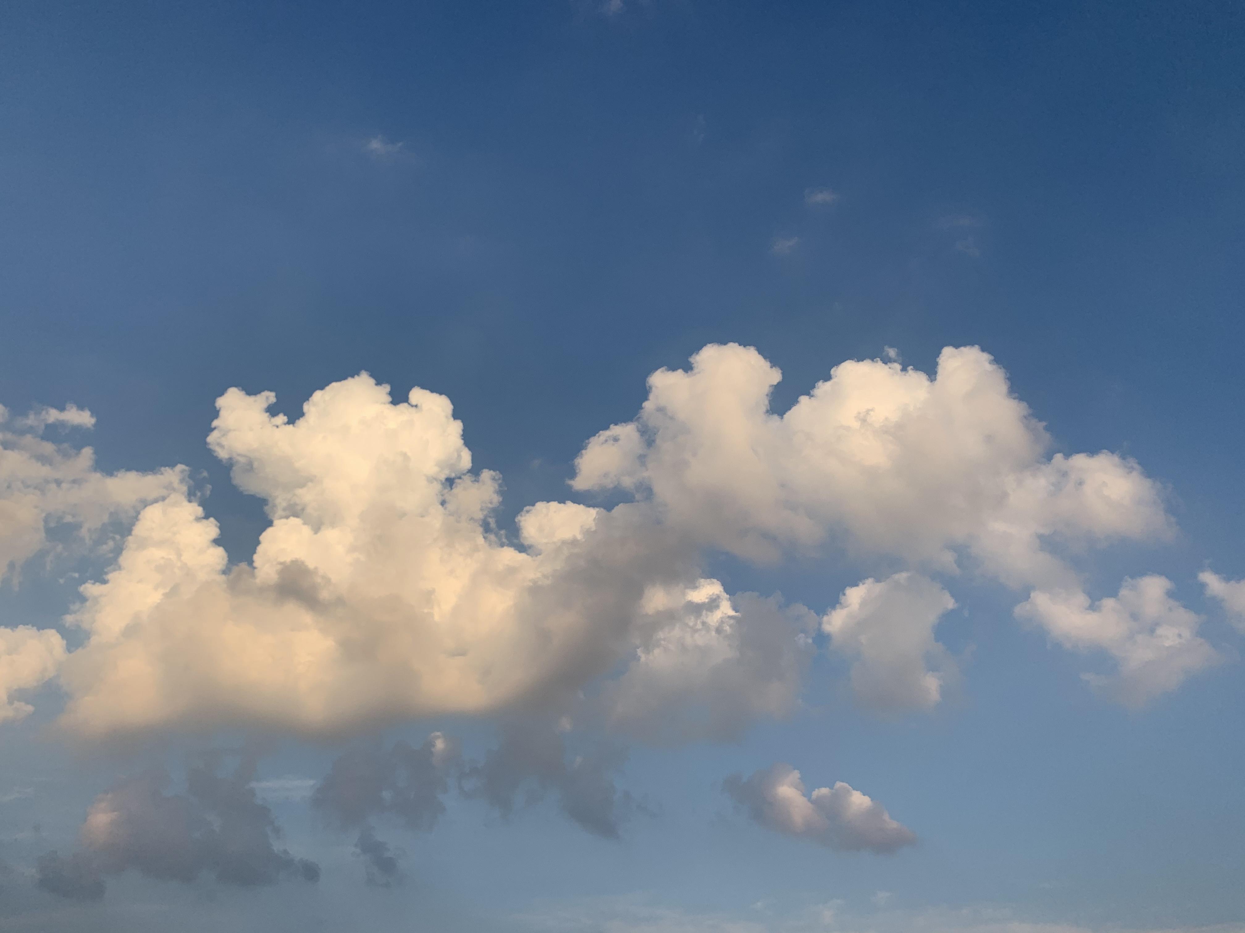 你手机里有好看的云朵和晚霞的照片吗? - 知乎