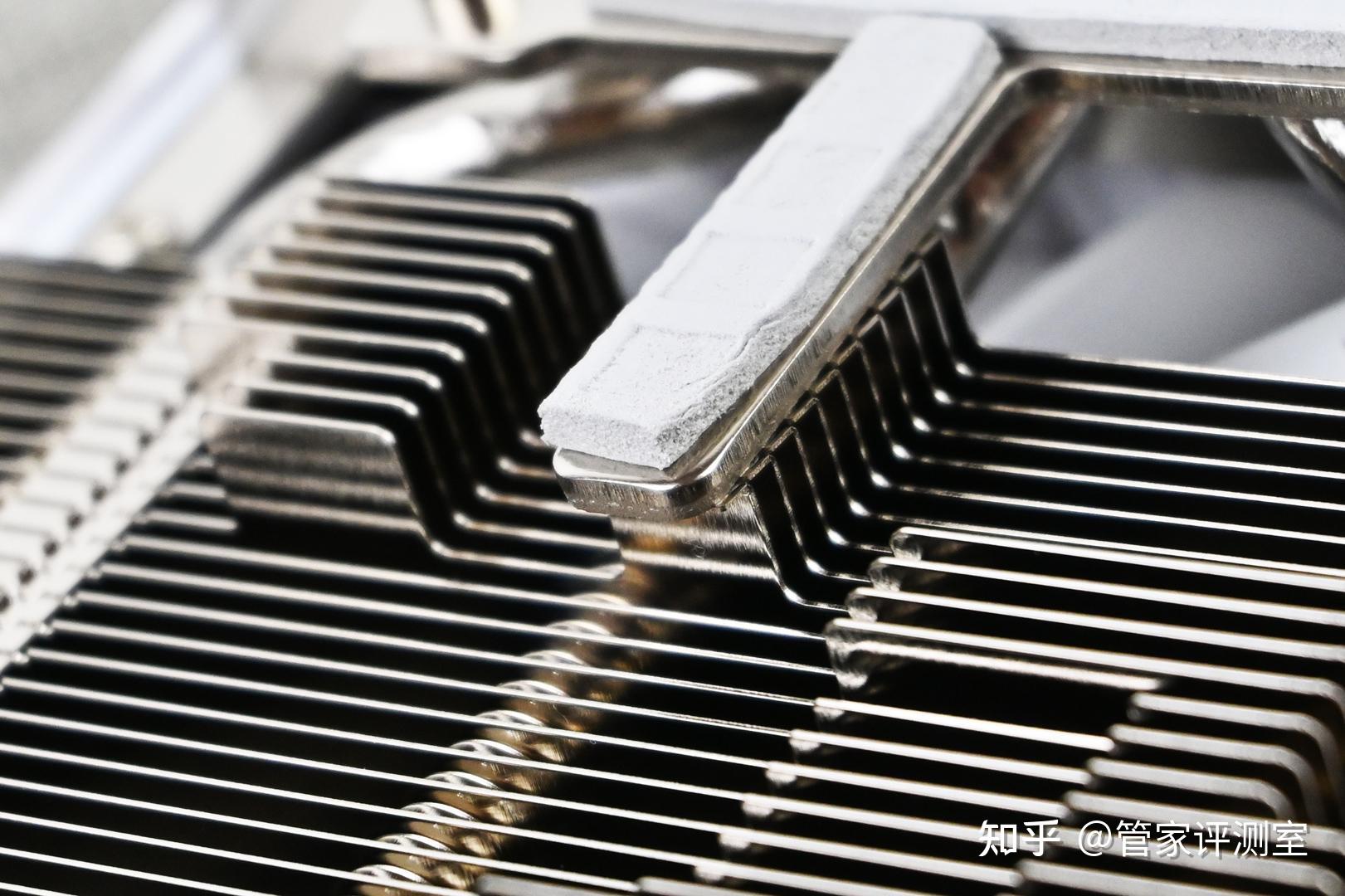 索泰rtx4070xgaming欧泊白显卡开箱试玩纯白低温性能好