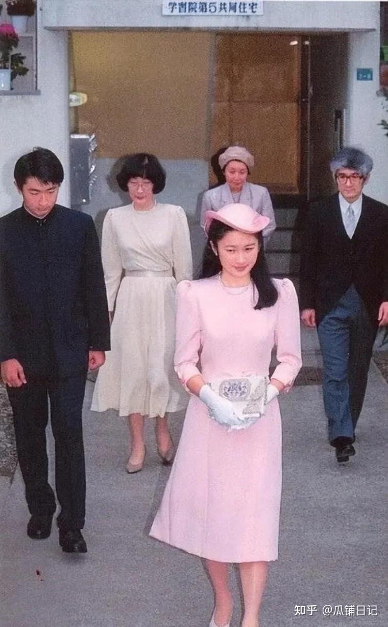 从“灰姑娘”到“笑面狐狸”:秋筱宫纪子妃的宫闱三十年 - 知乎
