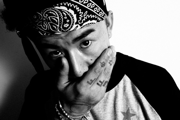 日本地下说唱恶童anarchy就是从地下飞车党走向地下说唱顶端的rapper.