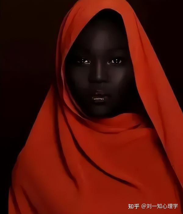 \u9ed1\u6697\u5973\u738b\uff1a\u5c3c\u4e9a\u91d1\u00b7\u76d6\u7279\u7ef4\u5947\u7684\u542f\u793a\u5f55\uff01 - \u77e5\u4e4e