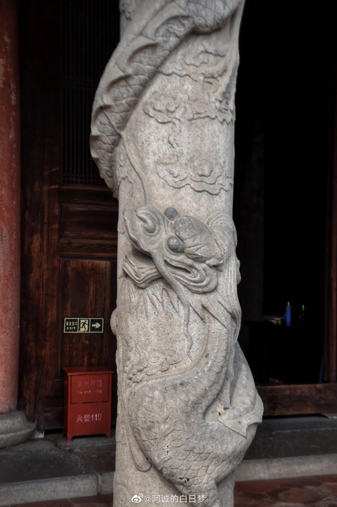 湘潭北五省会馆盘龙柱▽贵州杨粲墓盘龙柱▽四川平武报恩寺华严藏殿