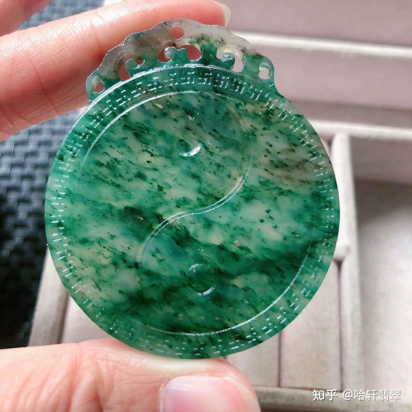 玉製鶏尊　南陽翡翠(独山玉)製　中国工芸品　置物　NO.837 玉製鶏尊 南陽翡翠(独山玉)製 中国工芸品 置物 NO.837 - メルカリ