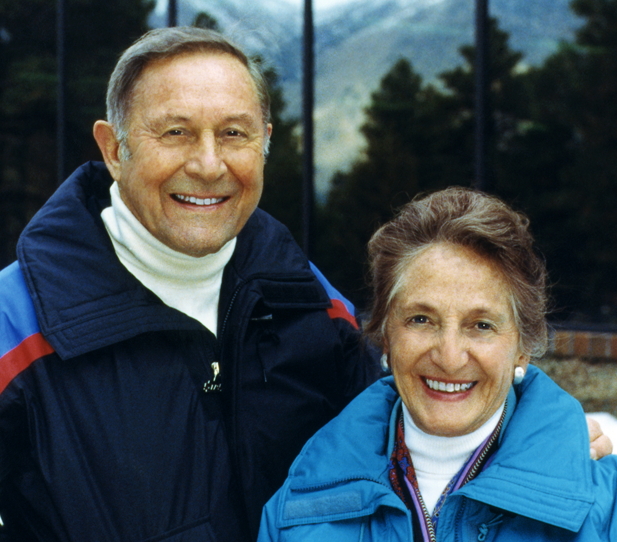 11年后,带着戈尔公司电线产品的阿波罗11号成功登月,改写了人类的历史