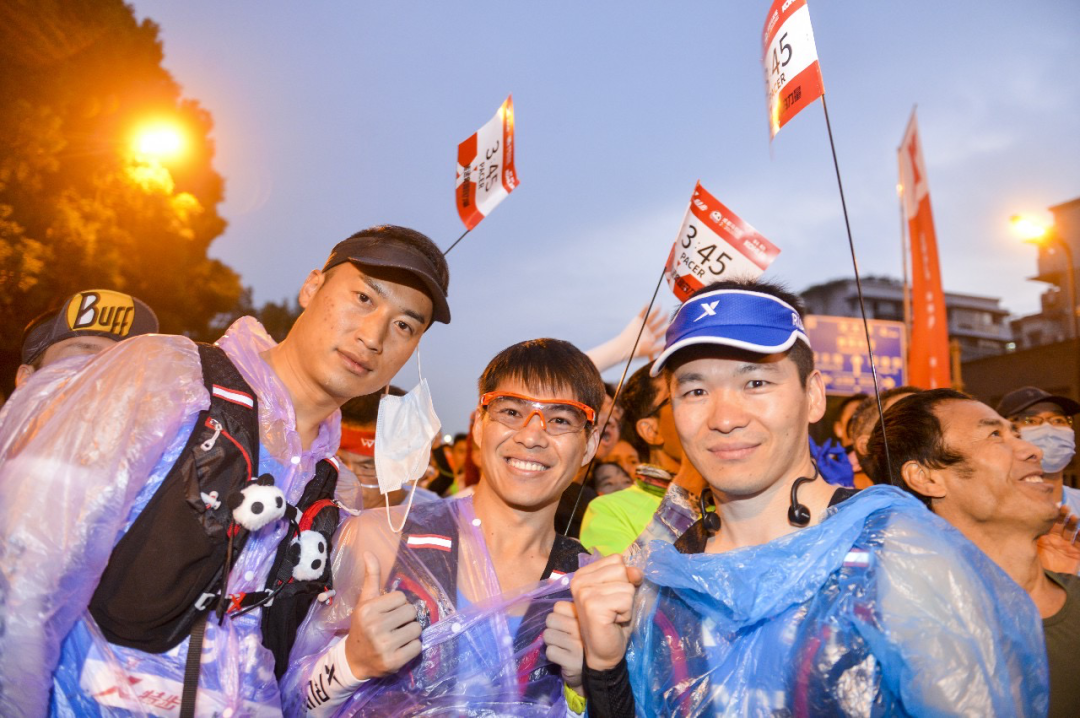 一万人在跑步数万人在服务