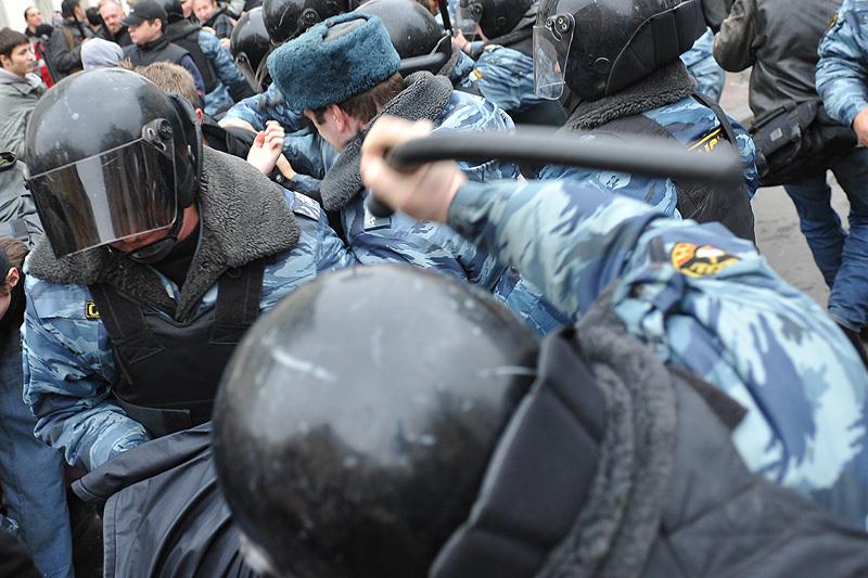 芦苇迷彩成为俄警的标配,那年头蓝色芦苇 黑警就是俄内务部给外界的