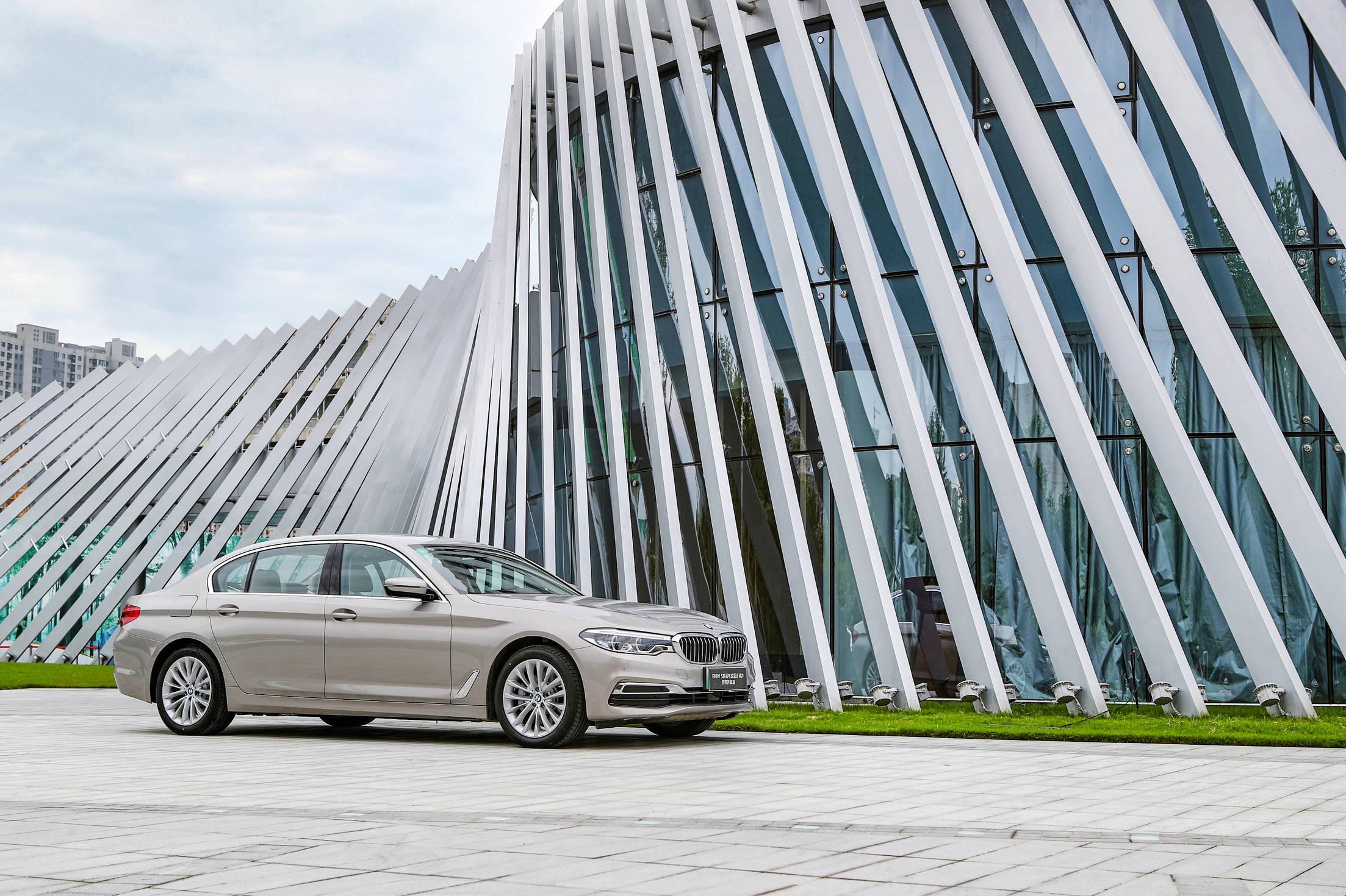 蓝天白云,电动随行-2020 bmw西区新能源城市竞技体验