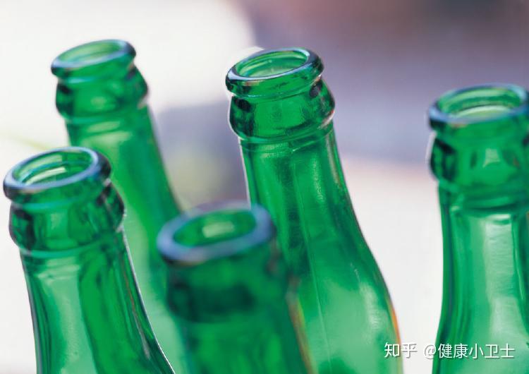 枕啤酒瓶能治颈椎病