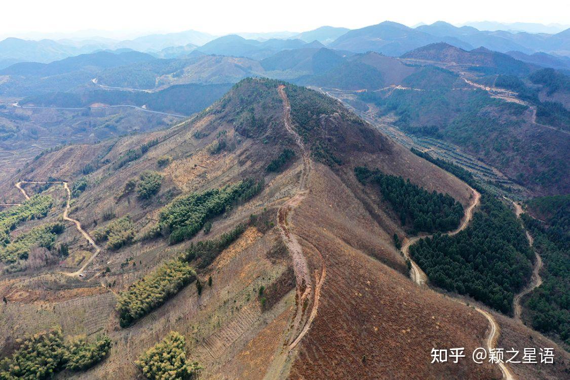 华盖山碉堡岗哨荒废闲置火焰山不生草木