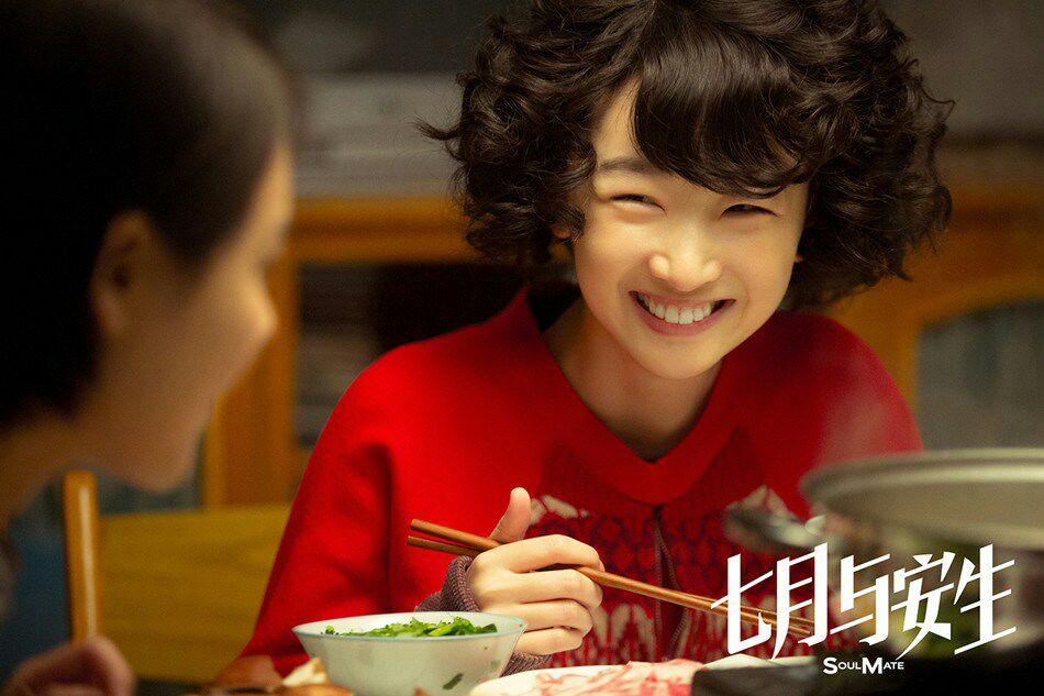 如何客观评价周冬雨的长相?