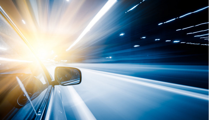 远光狗克星安全驾驶你需要一副防眩光眼镜